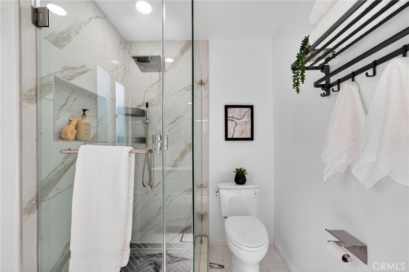 Summer Special! Welcome to this beautifully upgraded turnkey - photo 43