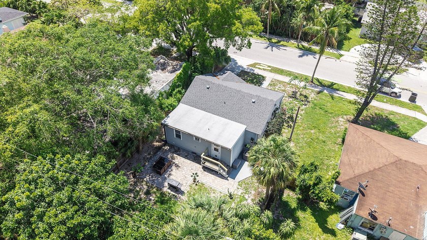 Beautifully renovated 2-bedroom, 2-bath home with a flex room in - photo 43