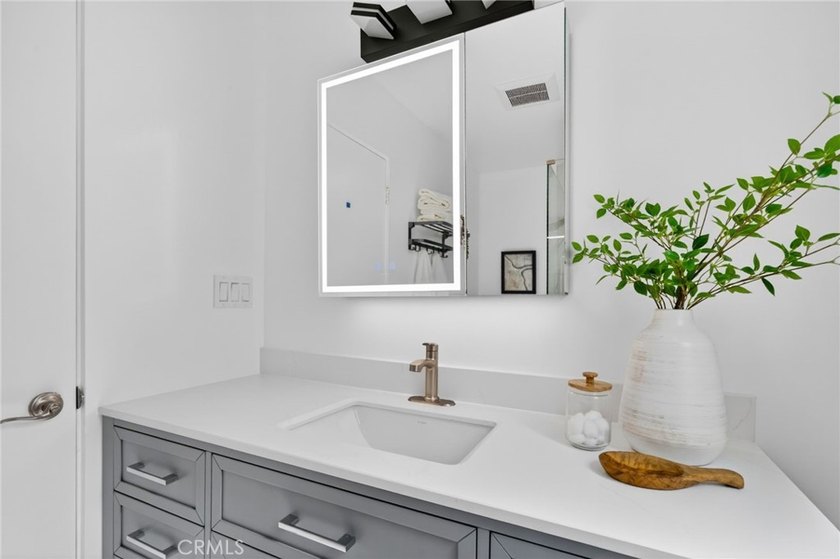 Summer Special! Welcome to this beautifully upgraded turnkey - photo 44