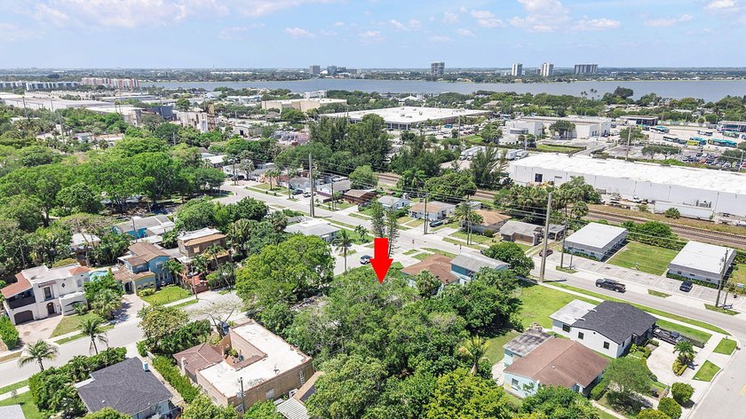 Beautifully renovated 2-bedroom, 2-bath home with a flex room in - photo 50