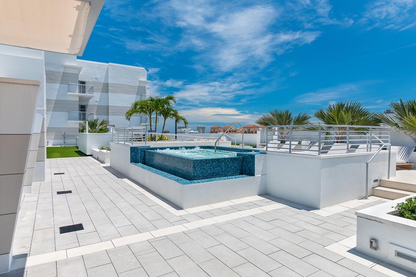 Spacious residence with an open concept floor plan, featuring 2 - photo 29