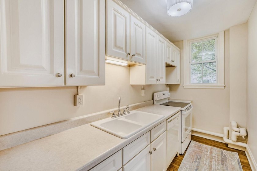 ELEGANT AND SECURE ART DECO BLDG.LARGE CO-OP UNIT HAS HARDWOOD - photo 5
