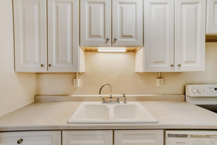 ELEGANT AND SECURE ART DECO BLDG.LARGE CO-OP UNIT HAS HARDWOOD - photo 7