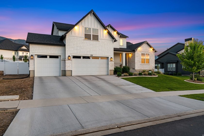 Stunning two-story home in quiet Ridge View Estates, Salem - photo 2
