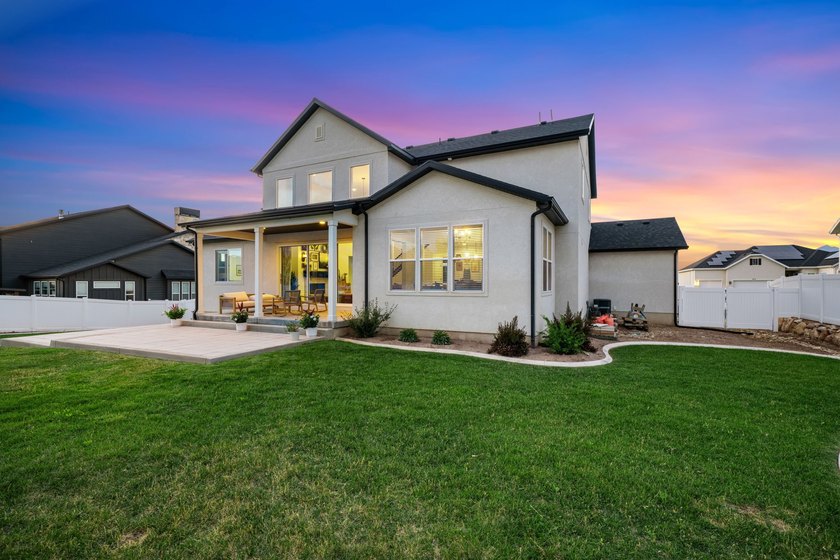 Stunning two-story home in quiet Ridge View Estates, Salem - photo 4