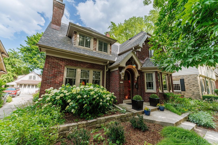 MKE's East Side has been HOT &amp; this home is no exception! - photo 3