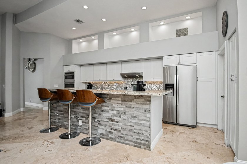 Rare Lakefront Opportunity in Glen Oaks at Colonnade! Situated - photo 11