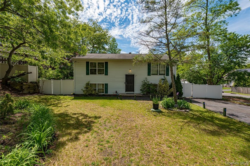 This Hi-Ranch style home offers 2 bedrooms and 1 full bathroom - photo 16