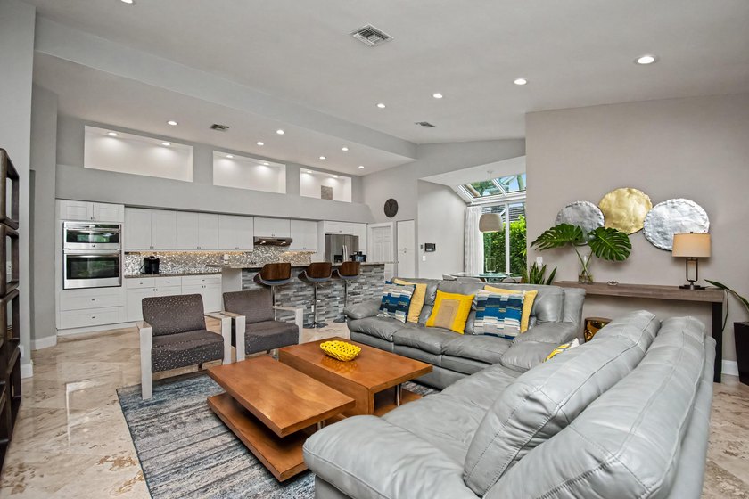 Rare Lakefront Opportunity in Glen Oaks at Colonnade! Situated - photo 19