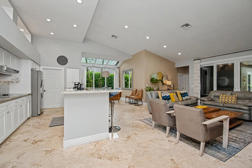 Rare Lakefront Opportunity in Glen Oaks at Colonnade! Situated - photo 23
