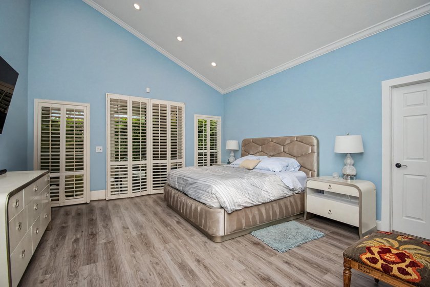 Rare Lakefront Opportunity in Glen Oaks at Colonnade! Situated - photo 25