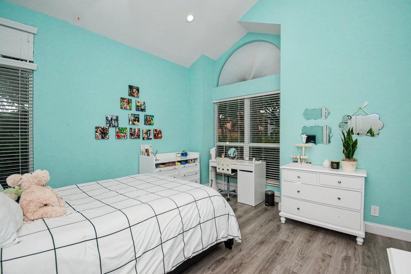 Rare Lakefront Opportunity in Glen Oaks at Colonnade! Situated - photo 35
