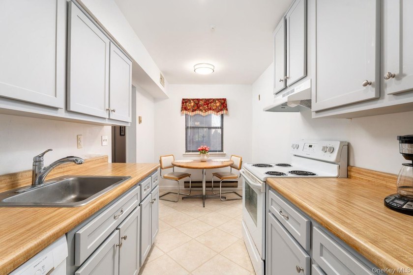 Welcome to easy living in this beautiful 3-bedroom, 2.5-bath - photo 7
