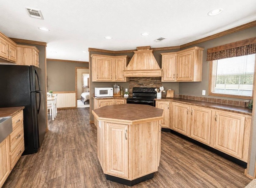 Welcome to your own slice of Toledo Bend! This immaculate 2019 - photo 7