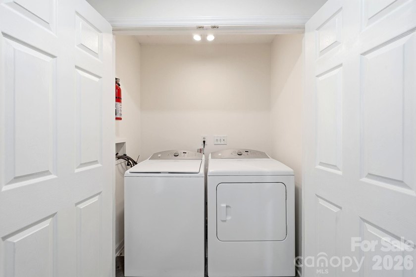 Discover modern luxury and versatility in this stunning 5 - photo 12