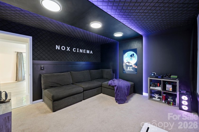Discover modern luxury and versatility in this stunning 5 - photo 22