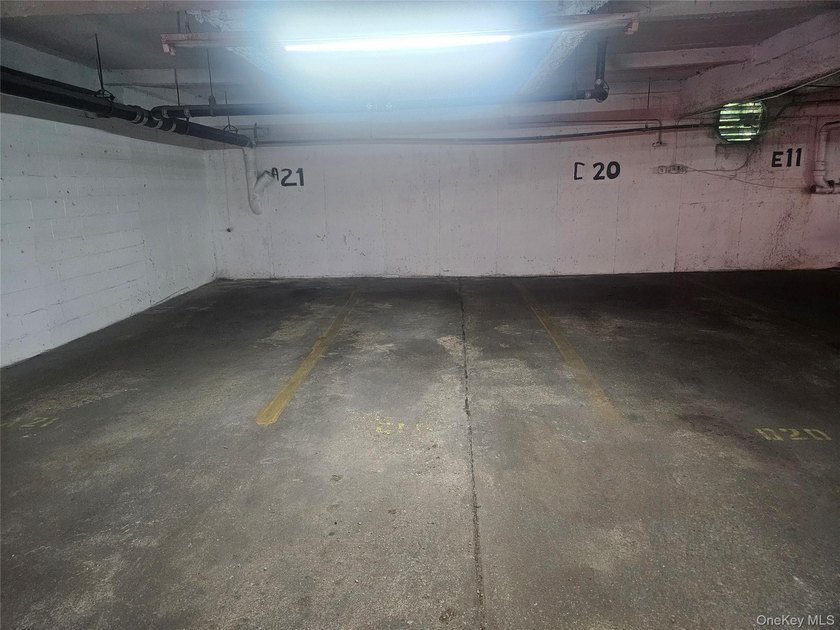 Welcome to #C10! Unique in itself, this 1st floor, two - photo 19