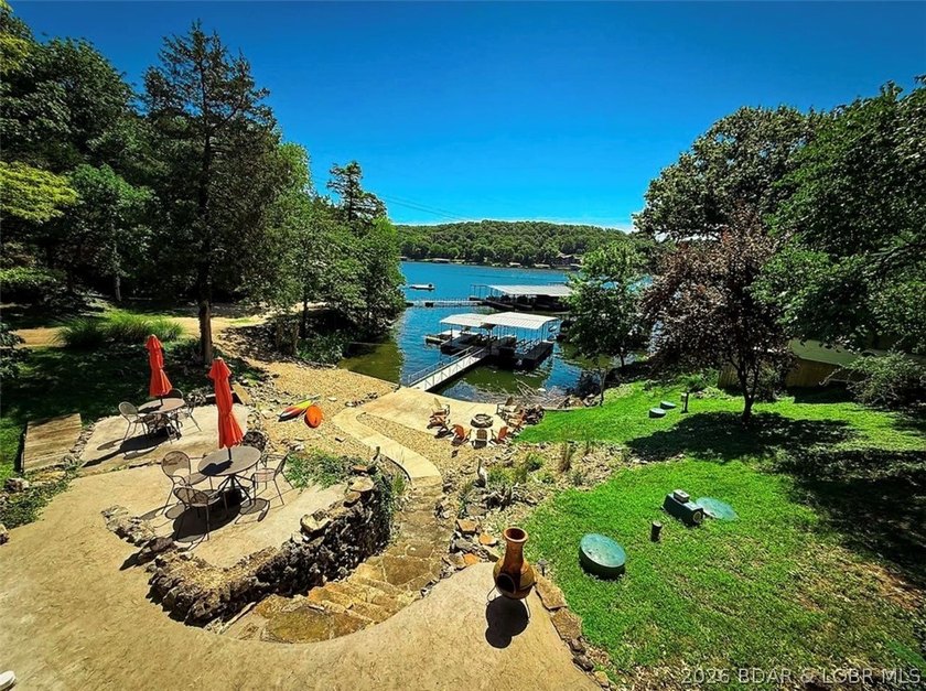 This log cabin dates back to the 1890, is beautiful remodeled - photo 28