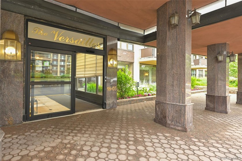 Beautifully Renovated Deluxe One-Bedroom with Oversized Balcony - photo 29