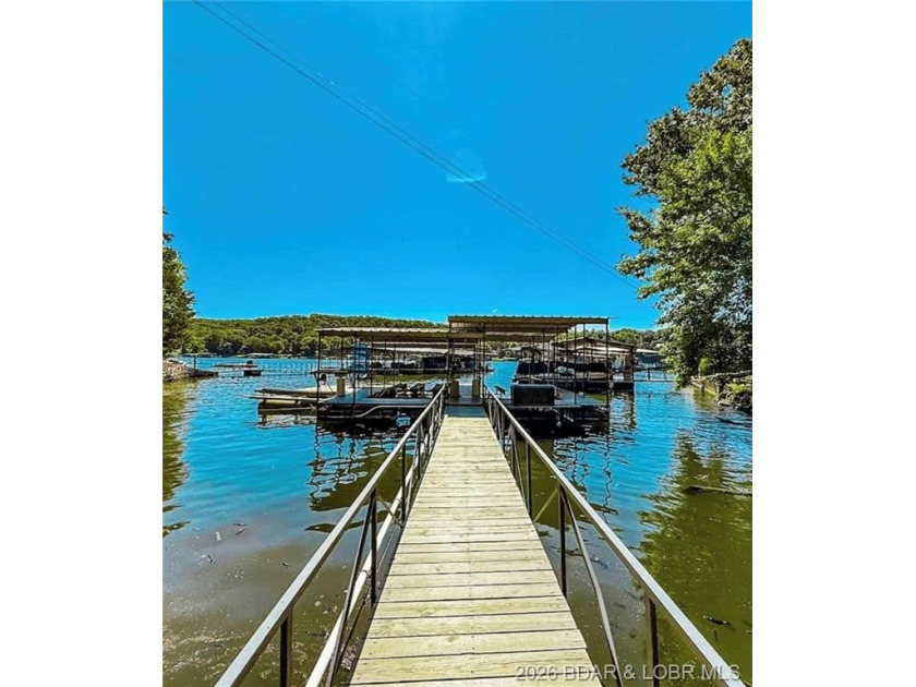 This log cabin dates back to the 1890, is beautiful remodeled - photo 30