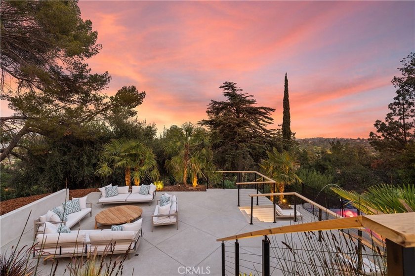 Breathtaking. Absolutely stunning. Two separate houses, but far - photo 12