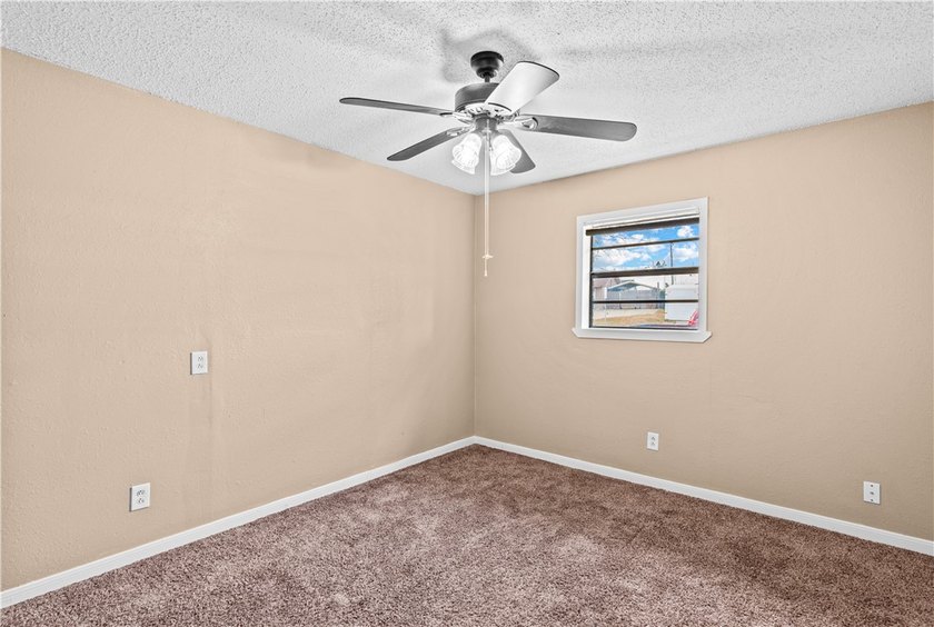 Experience the perfect blend of classic style and modern comfort - photo 18