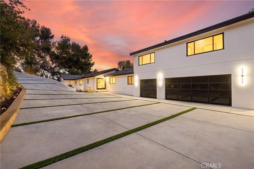 Breathtaking. Absolutely stunning. Two separate houses, but far - photo 18