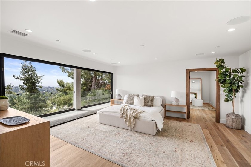 Breathtaking. Absolutely stunning. Two separate houses, but far - photo 26