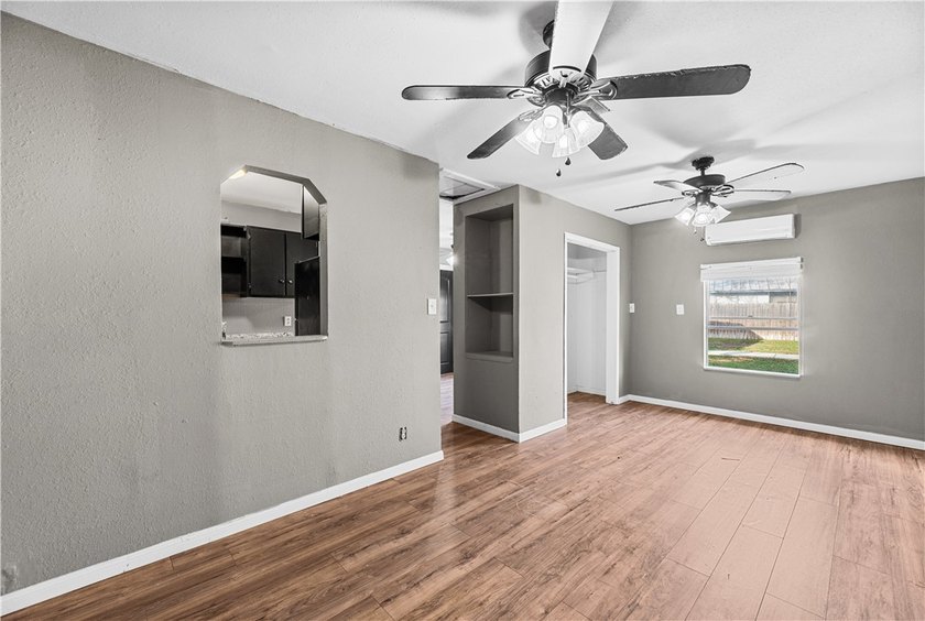 Experience the perfect blend of classic style and modern comfort - photo 28