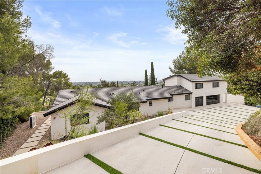 Breathtaking. Absolutely stunning. Two separate houses, but far - photo 43