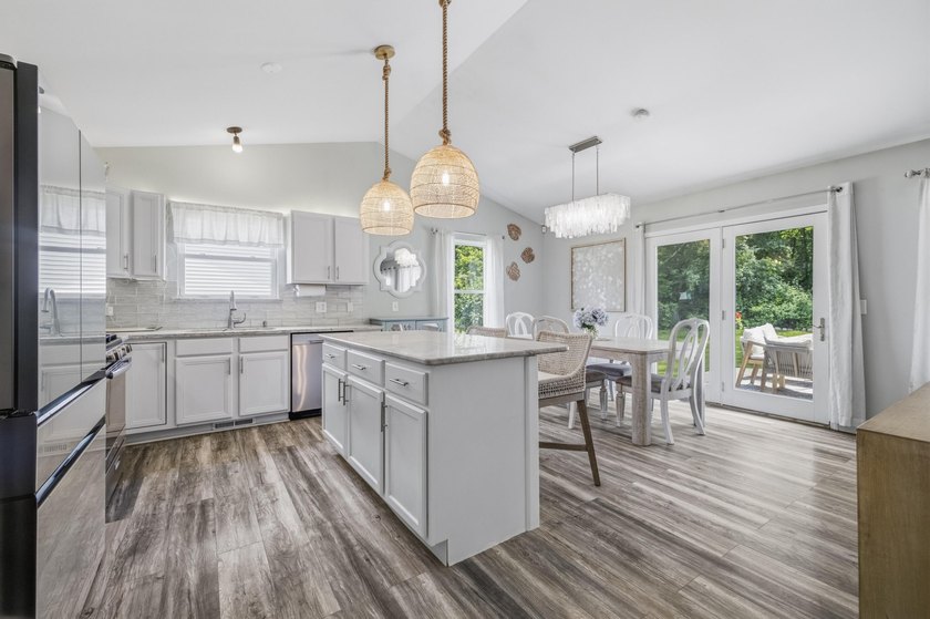 Perfectly positioned a mile from downtown Lake Geneva, this home - photo 5