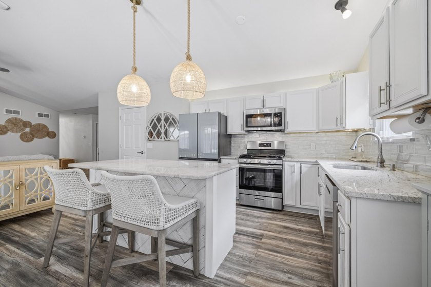 Perfectly positioned a mile from downtown Lake Geneva, this home - photo 7
