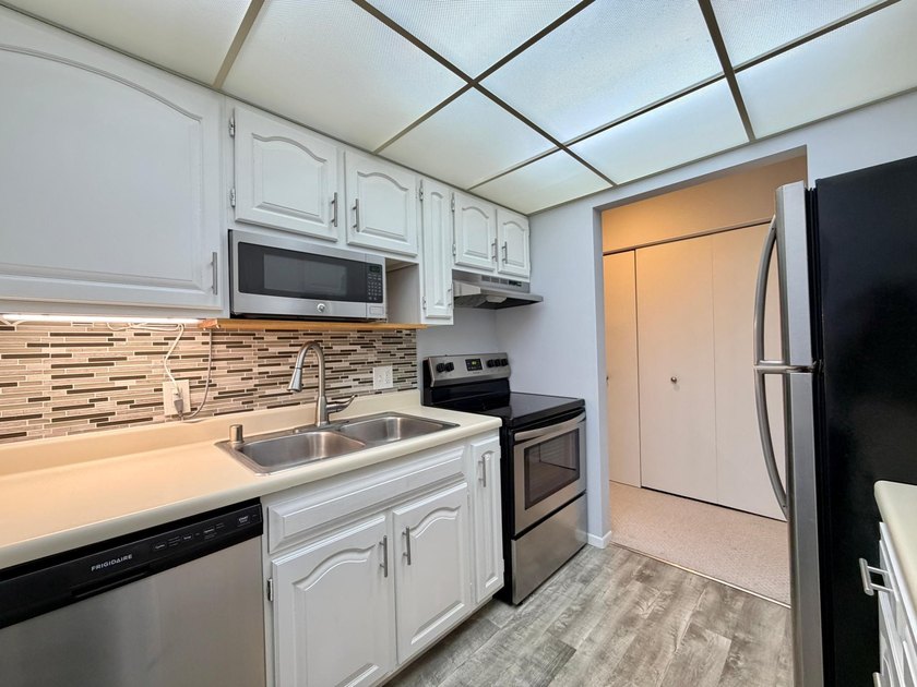 Enjoy comfortable condo living in this top-level unit offering a - photo 9