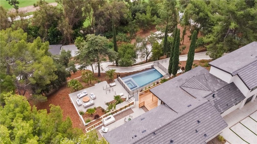 Breathtaking. Absolutely stunning. Two separate houses, but far - photo 50