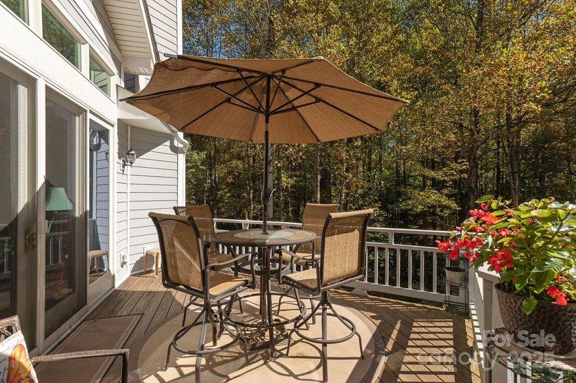 Updated and Move-In-Ready Kenmure Cottage. This warm and - photo 14