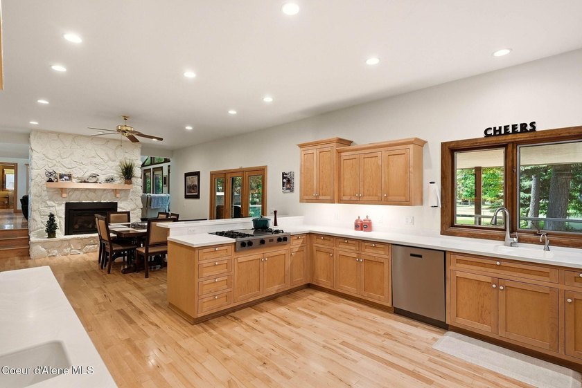 GOLF COURSE LIVING ON THE 5TH FAIRWAY AT AVONDALE. Beautifully - photo 17