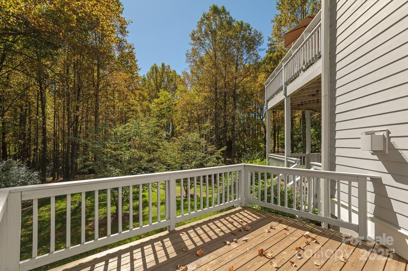 Updated and Move-In-Ready Kenmure Cottage. This warm and - photo 31