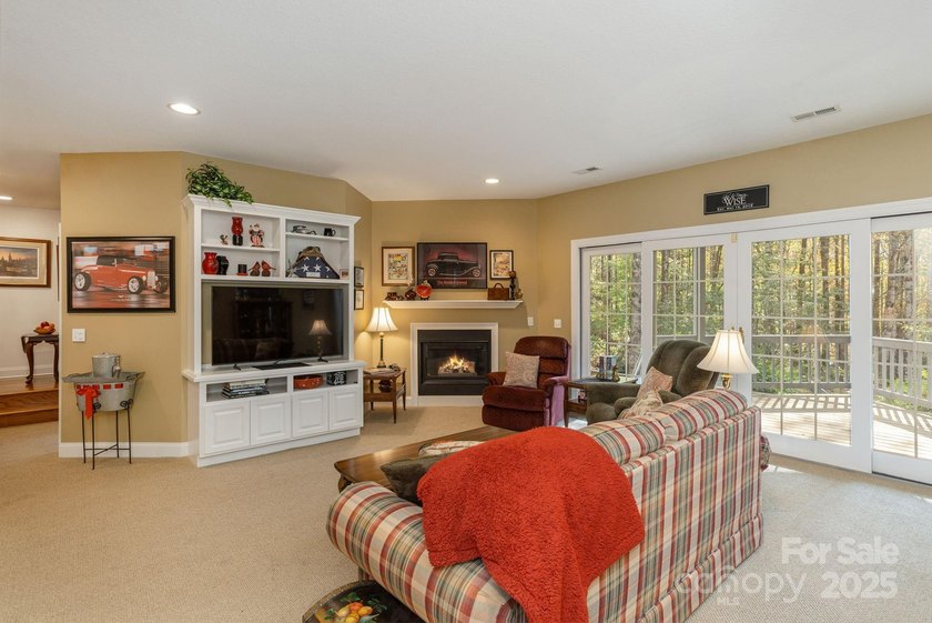 Updated and Move-In-Ready Kenmure Cottage. This warm and - photo 33