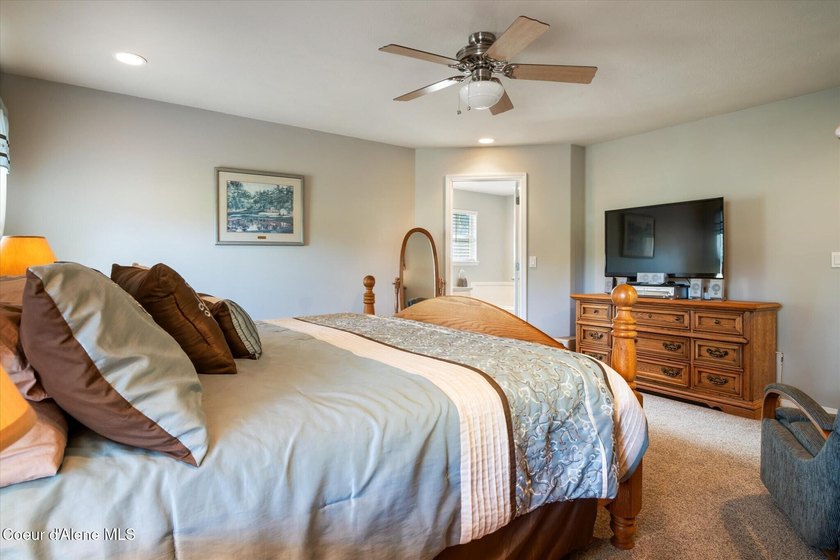 Experience the best of North Idaho living in Twin Lakes Village! - photo 22