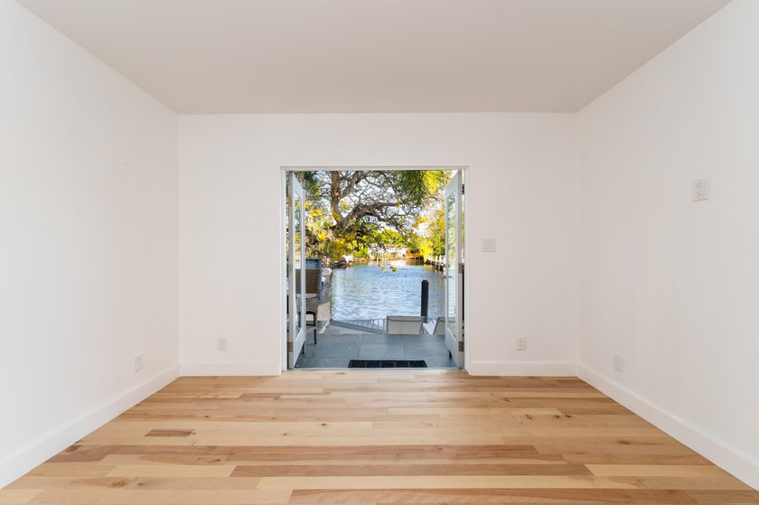 Million-dollar view on an exquisite home featuring 4 en-suite - photo 16