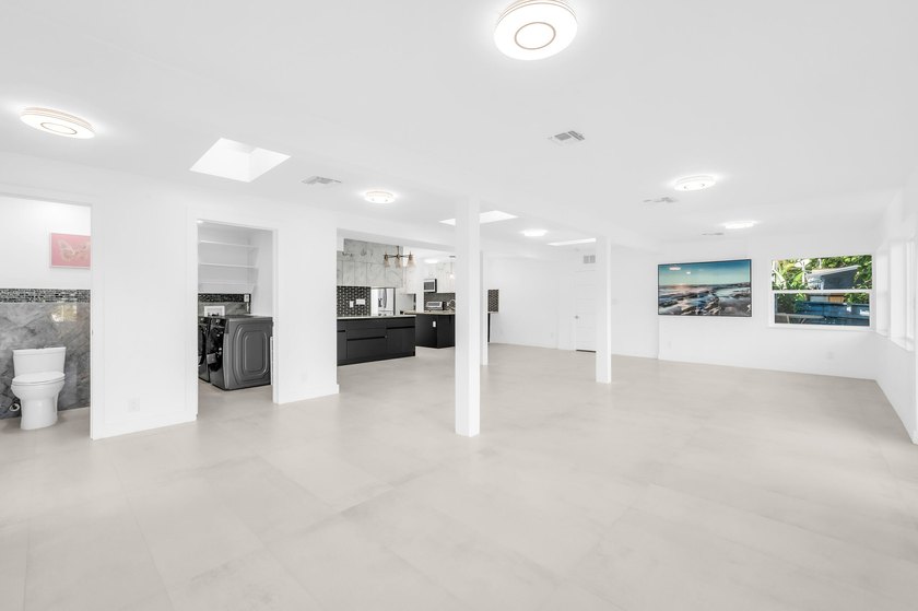 Million-dollar view on an exquisite home featuring 4 en-suite - photo 31