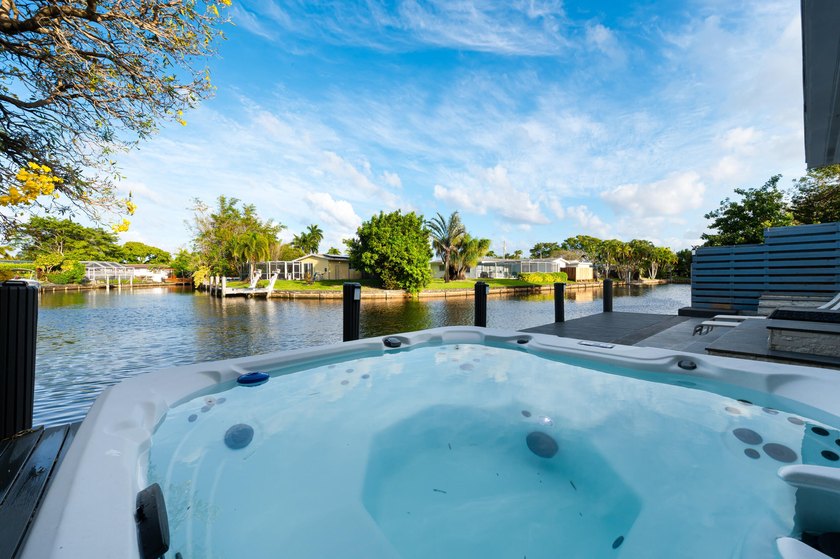 Million-dollar view on an exquisite home featuring 4 en-suite - photo 44
