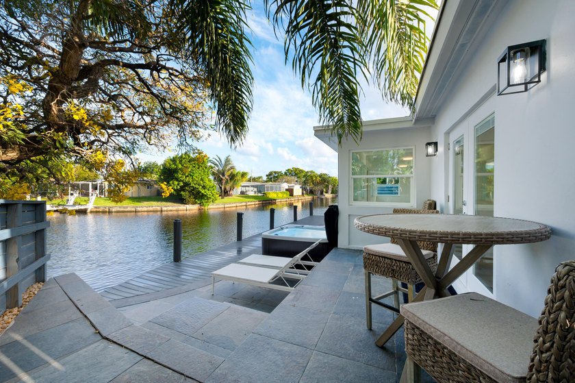 Million-dollar view on an exquisite home featuring 4 en-suite - photo 47