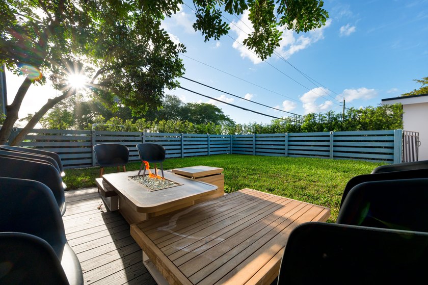 Million-dollar view on an exquisite home featuring 4 en-suite - photo 50