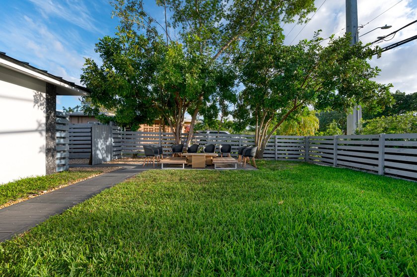 Million-dollar view on an exquisite home featuring 4 en-suite - photo 55