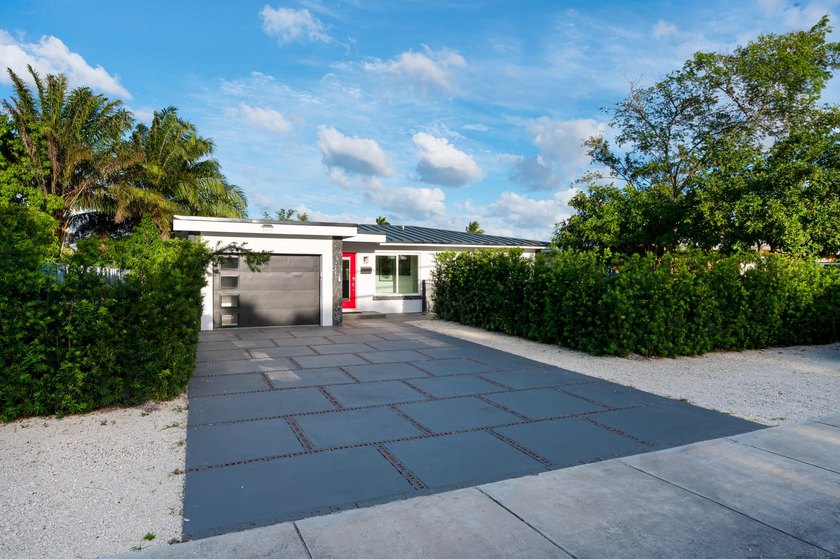 Million-dollar view on an exquisite home featuring 4 en-suite - photo 57