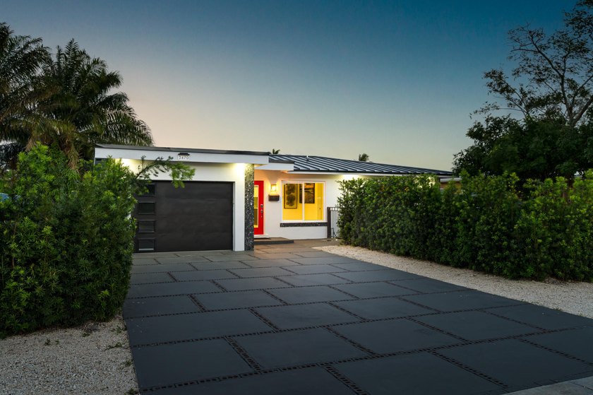 Million-dollar view on an exquisite home featuring 4 en-suite - photo 59
