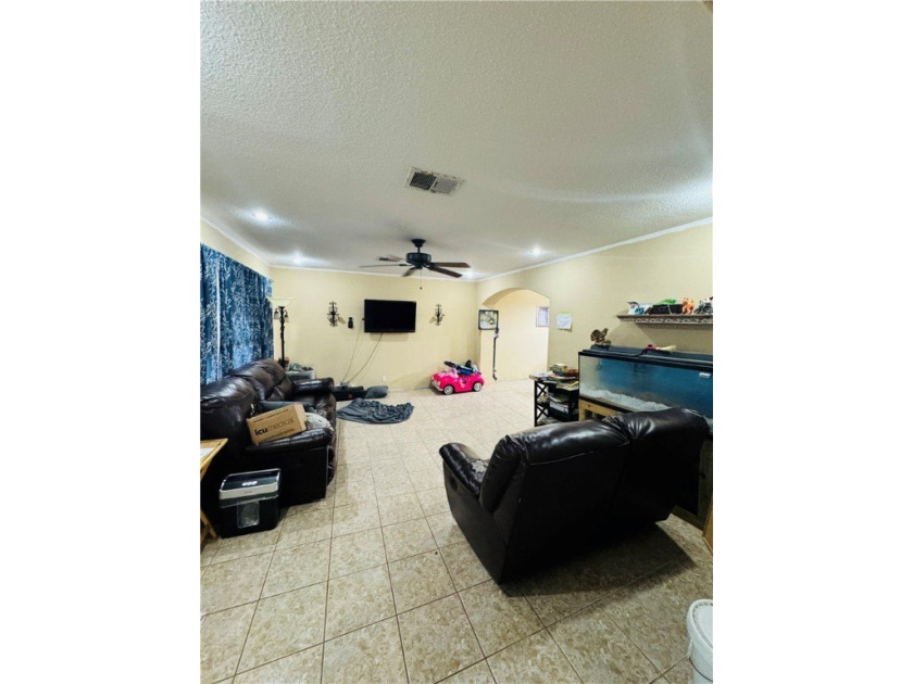 Great investment opportunity! This 3-bedroom, 1.5-bath home is - photo 2