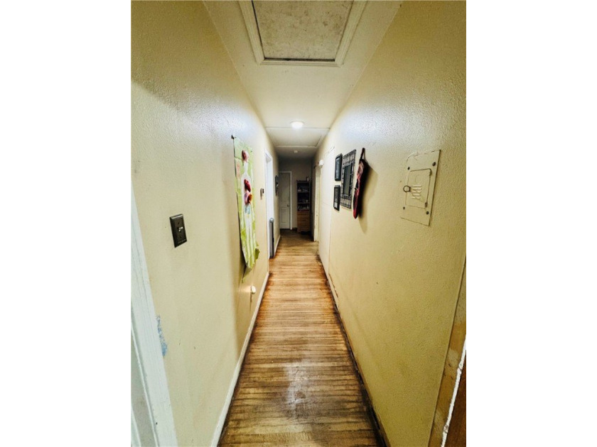 Great investment opportunity! This 3-bedroom, 1.5-bath home is - photo 6