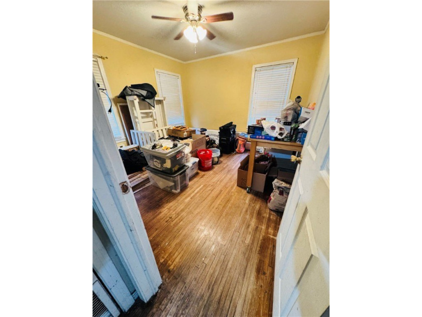 Great investment opportunity! This 3-bedroom, 1.5-bath home is - photo 8